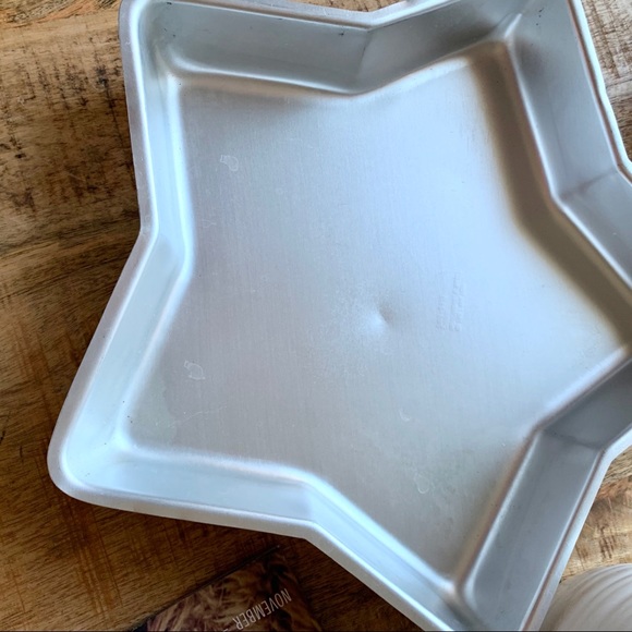 WILTON Cake Pan Star Shape - Picture 3 of 4